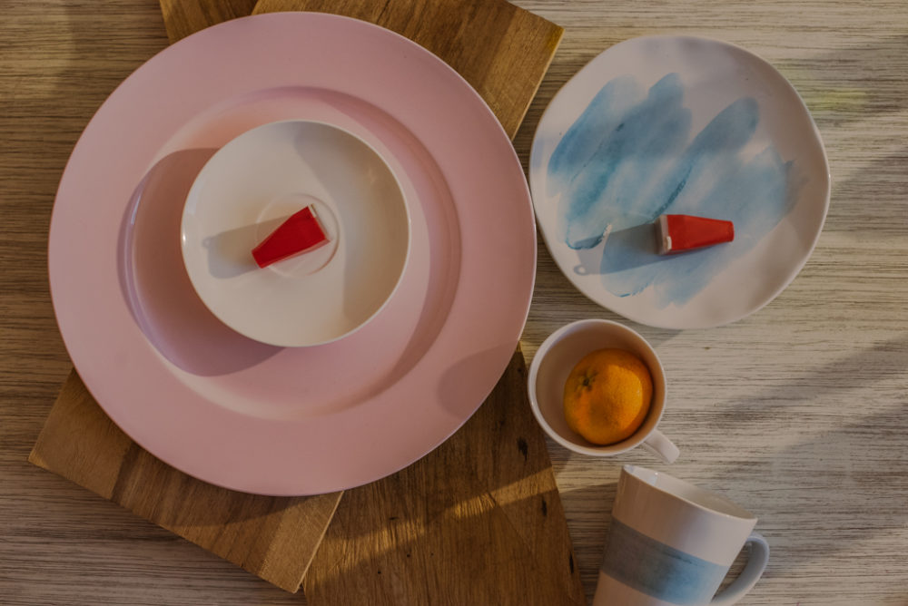 platos de ceramica con telescopios viejos