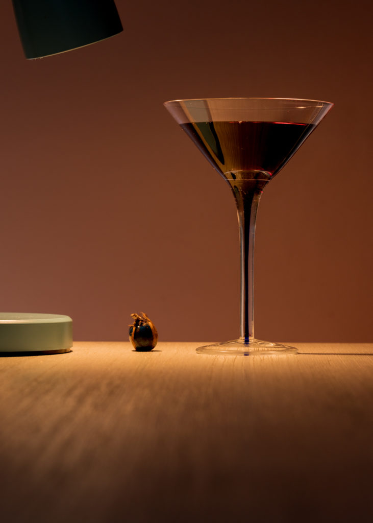 copa de vino con semilla al lado