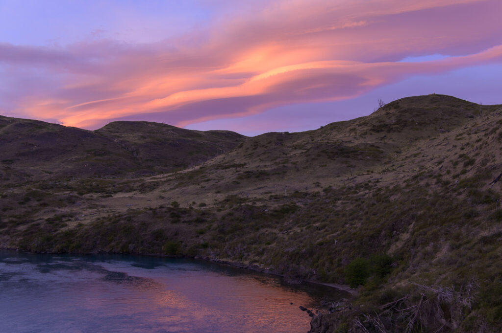 Nubes al amanecer en salto chico del paine